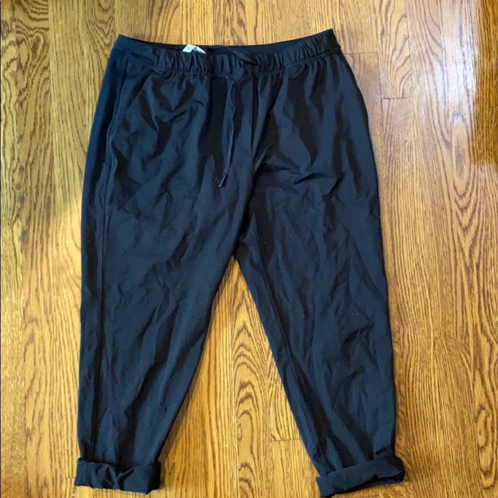 Lululemon size 8 joggers